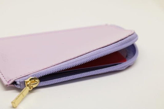 薄くてコンパクトでも大容量。dünn coin&cardcase(デュン コイン&カードケース)はたっぷり小銭が入るコインケース!車やバイクのお供にも。