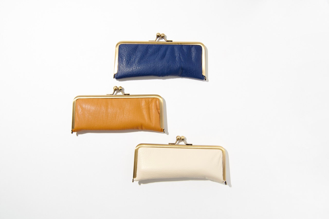 Soft to the touch. RUNO & DUNN clasp pen case