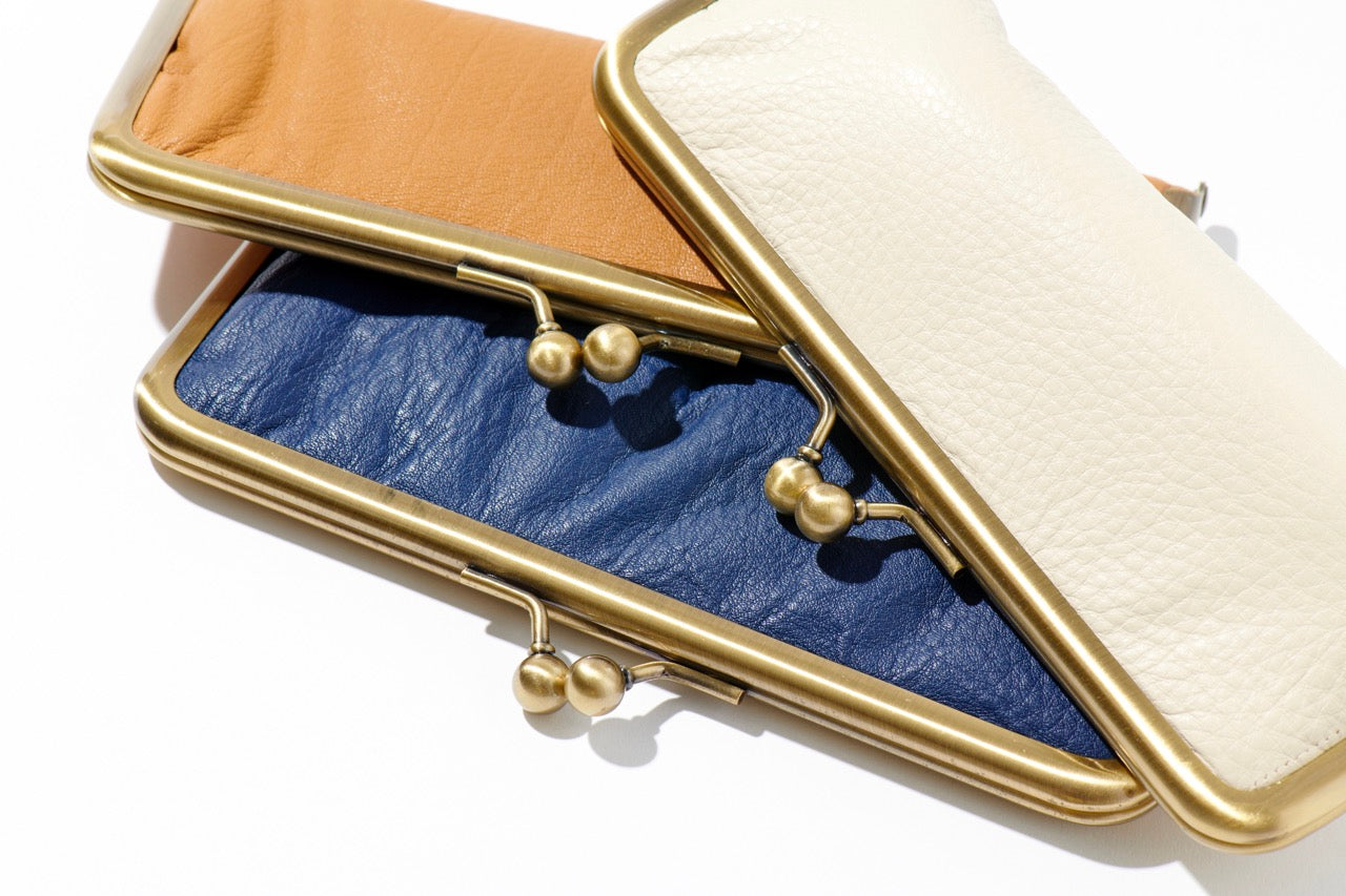 Soft to the touch. RUNO & DUNN clasp pen case