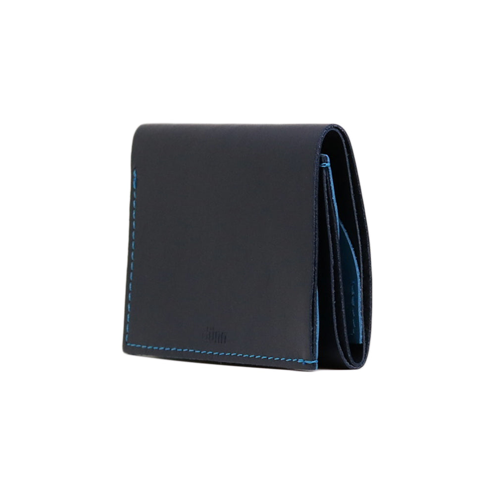 シンプルで使いやすい、三つ折りで極小サイズの財布。dünn 3wings wallet