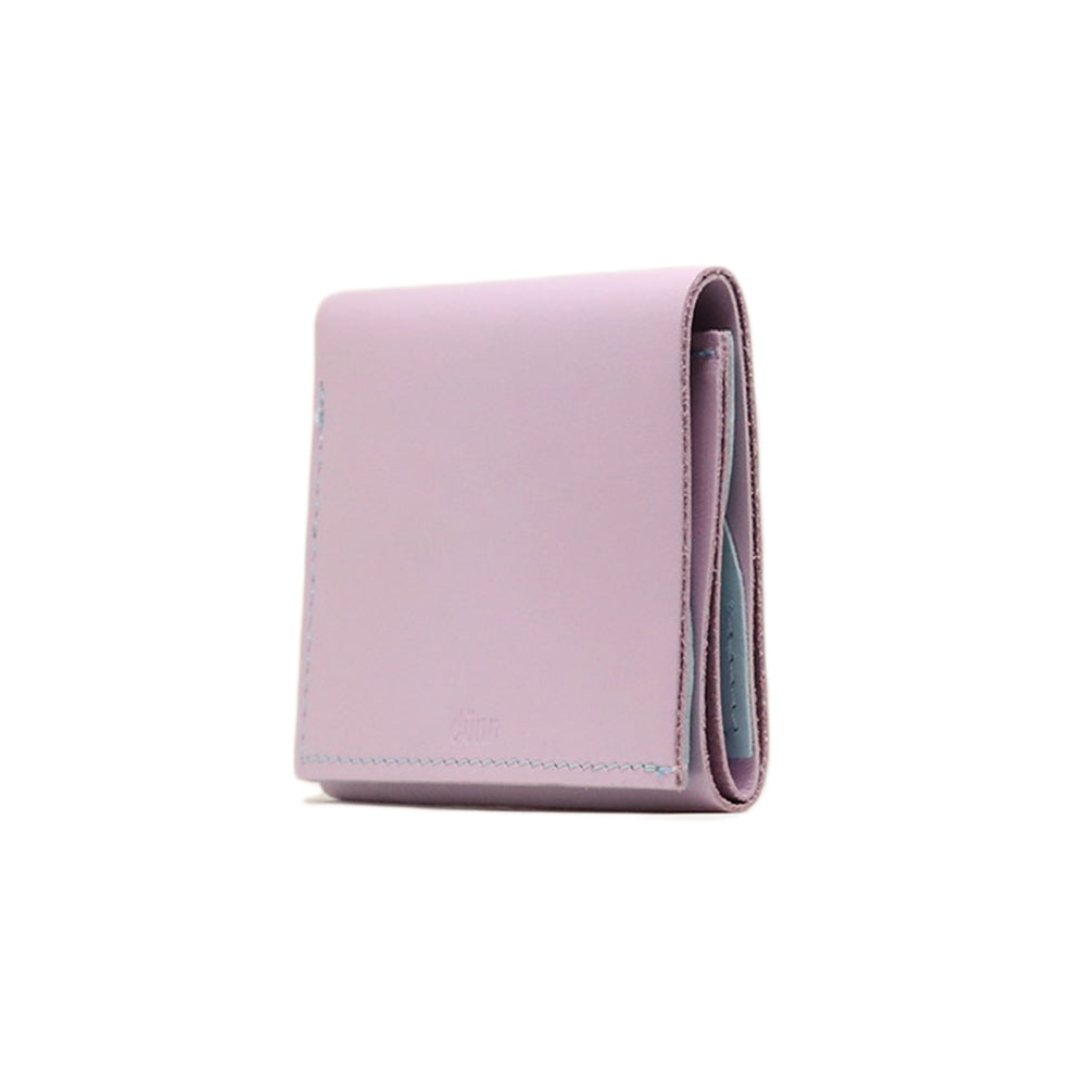 シンプルで使いやすい、三つ折りで極小サイズの財布。dünn 3wings wallet