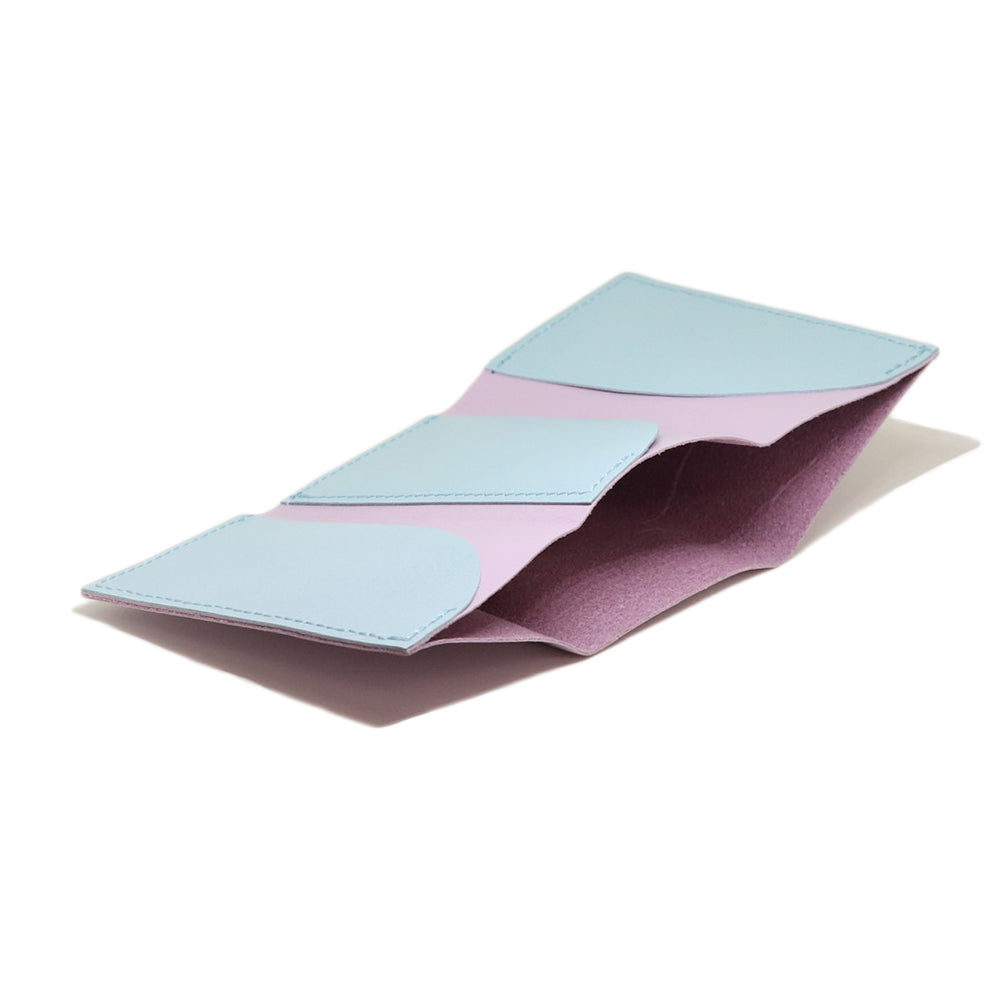 シンプルで使いやすい、三つ折りで極小サイズの財布。dünn 3wings wallet