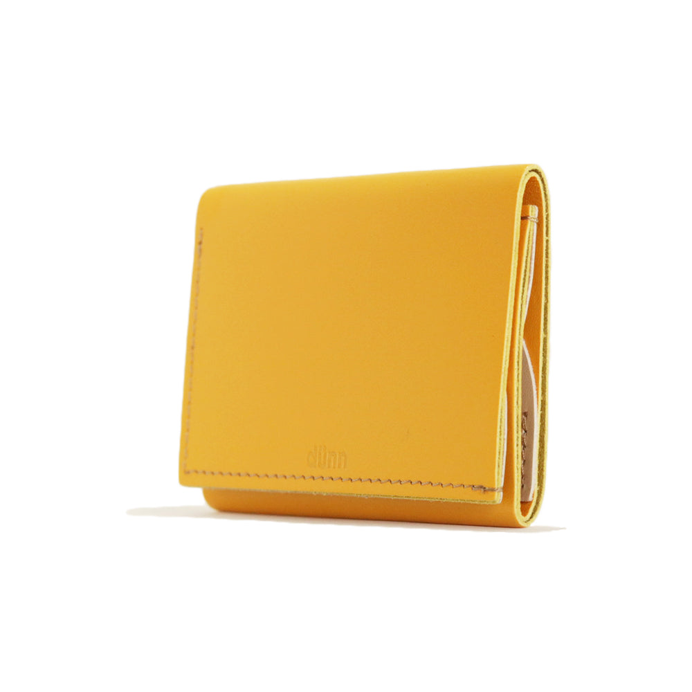 シンプルで使いやすい、三つ折りで極小サイズの財布。dünn 3wings wallet