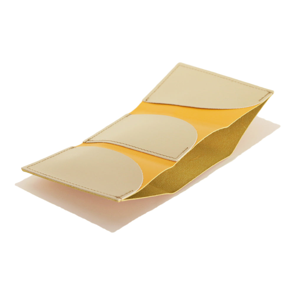 シンプルで使いやすい、三つ折りで極小サイズの財布。dünn 3wings wallet