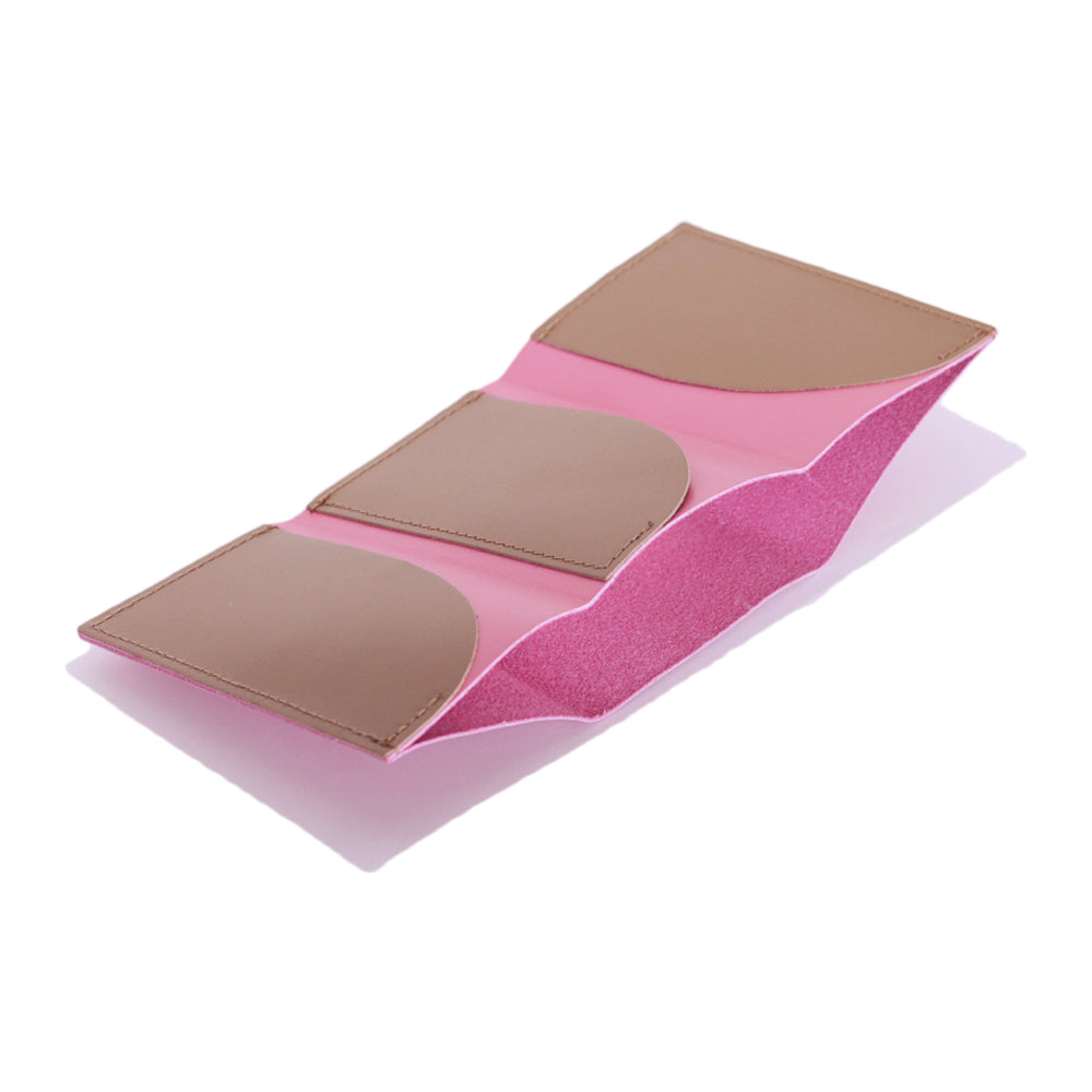 シンプルで使いやすい、三つ折りで極小サイズの財布。dünn 3wings wallet