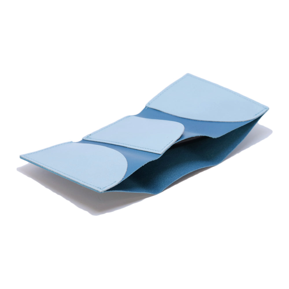 シンプルで使いやすい、三つ折りで極小サイズの財布。dünn 3wings wallet