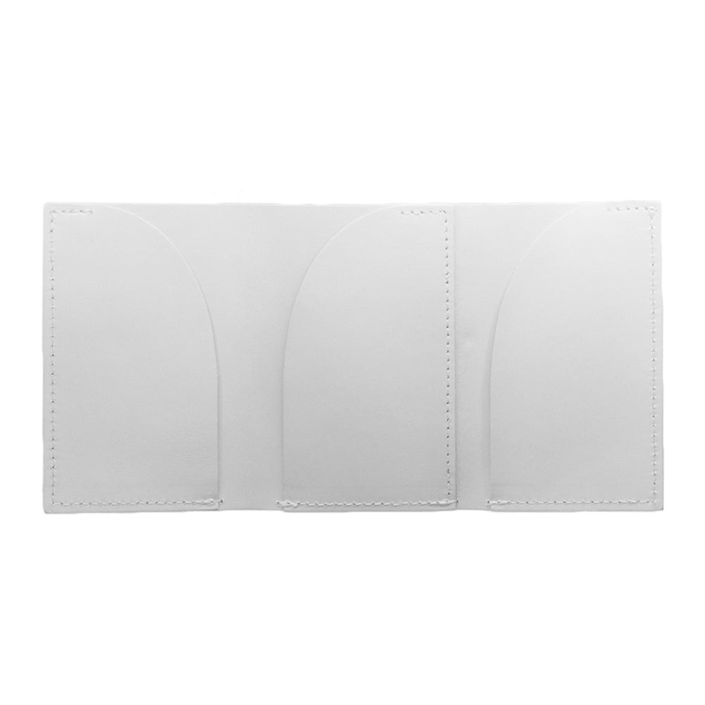 シンプルで使いやすい、三つ折りで極小サイズの財布。dünn 3wings wallet