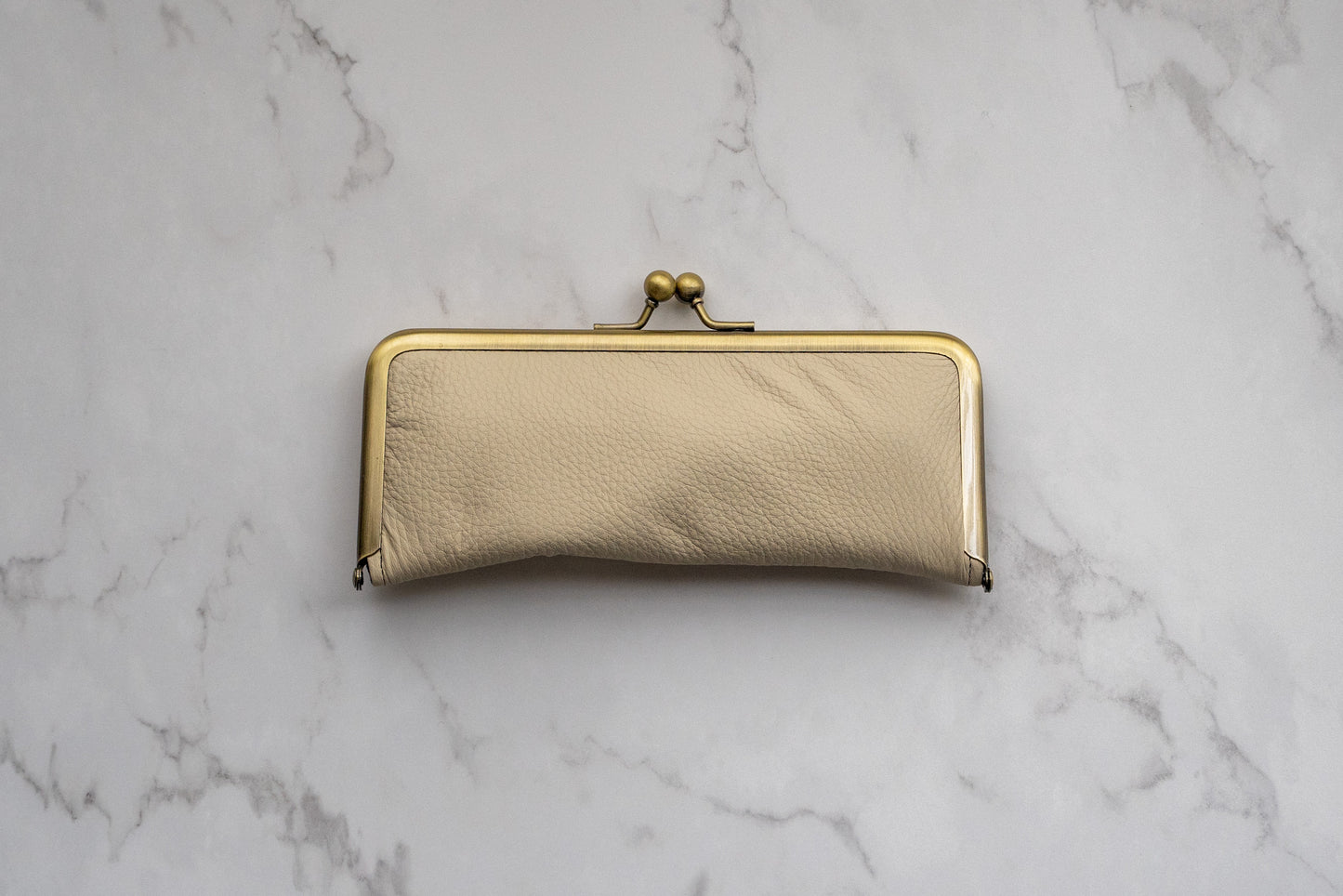 Soft to the touch. RUNO & DUNN clasp pen case