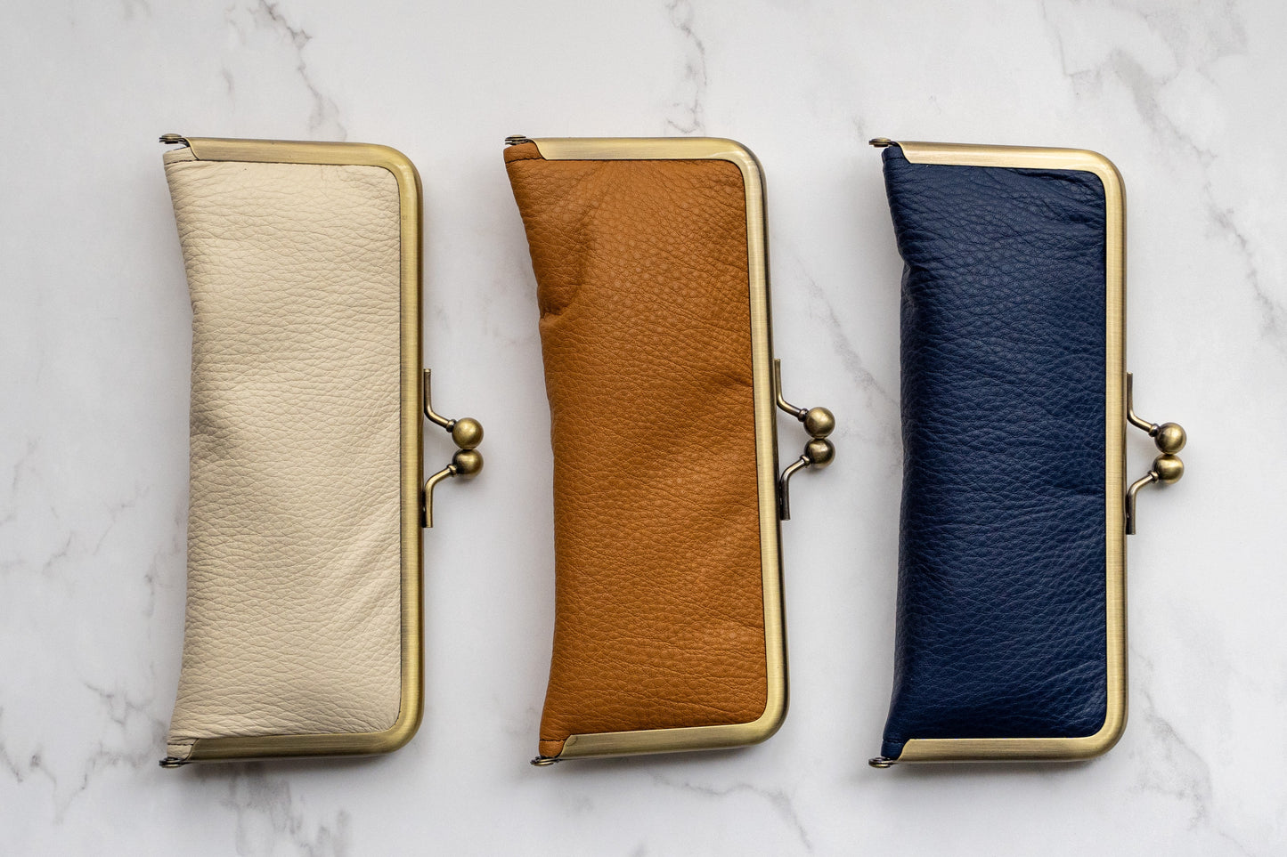 Soft to the touch. RUNO & DUNN clasp pen case