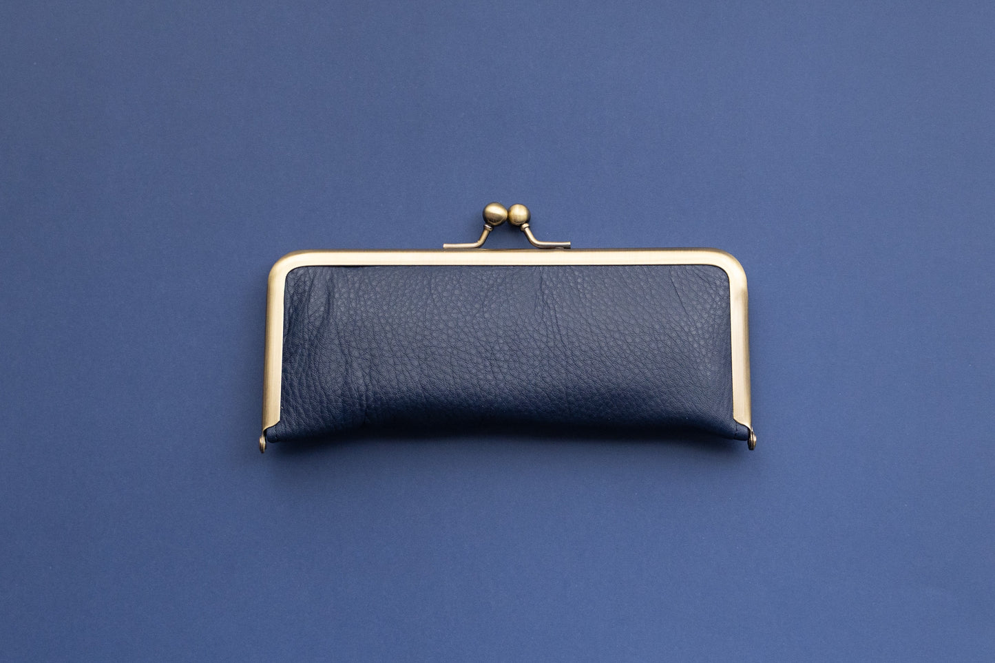 Soft to the touch. RUNO & DUNN clasp pen case
