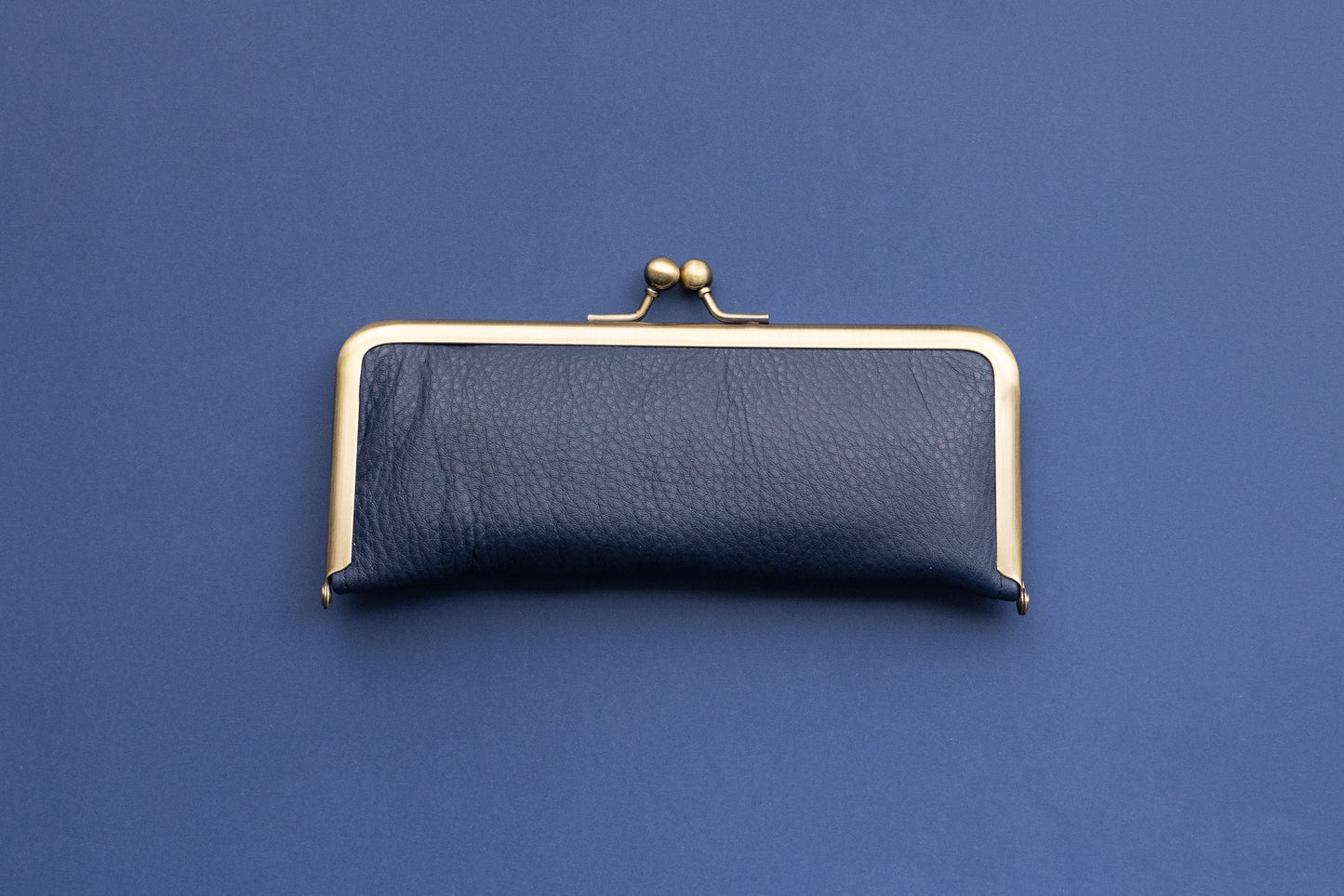 Soft to the touch. RUNO & DUNN clasp pen case