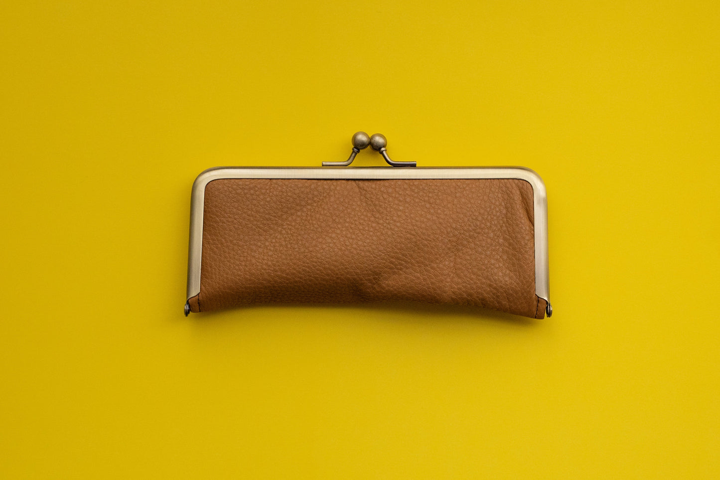 Soft to the touch. RUNO & DUNN clasp pen case
