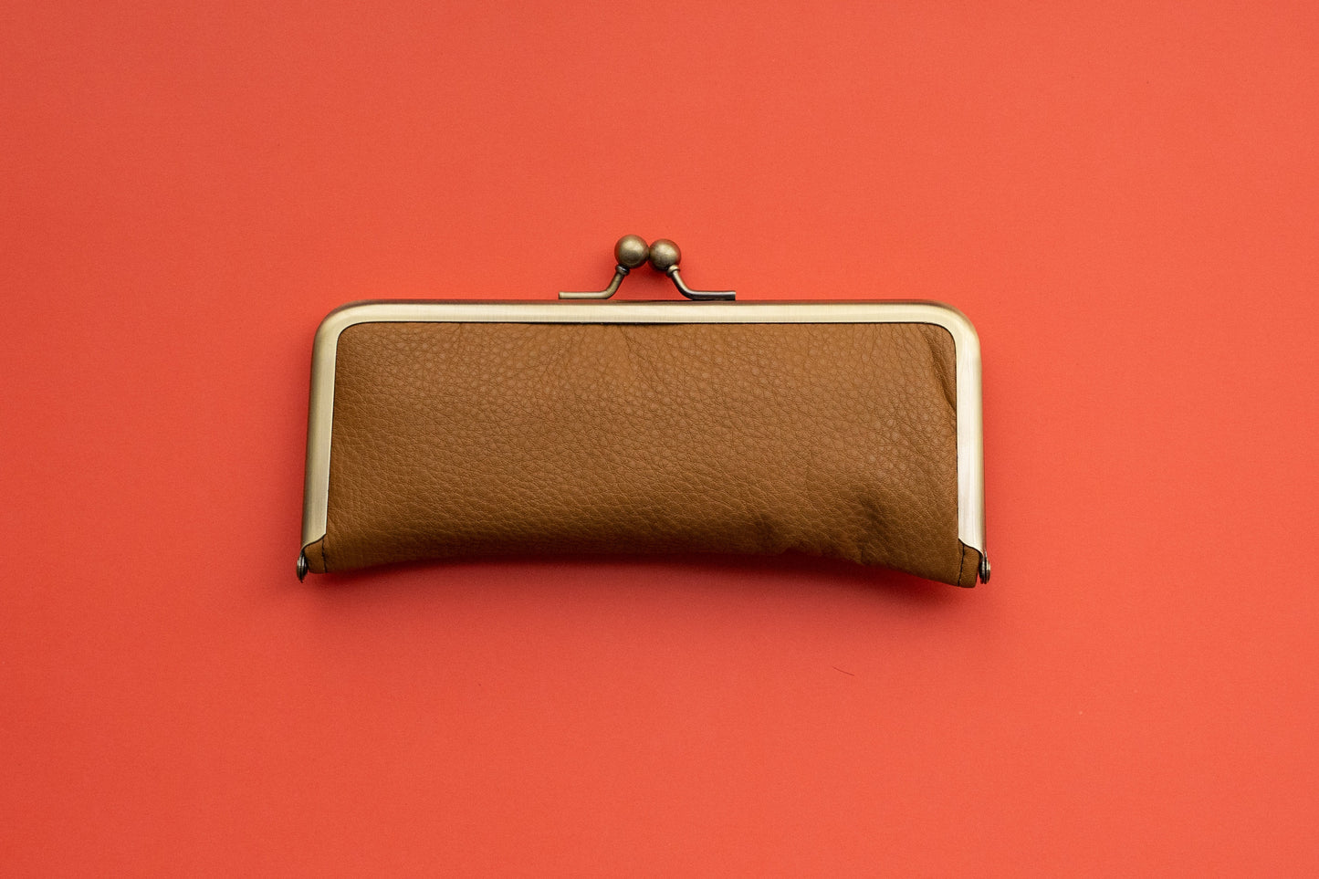 Soft to the touch. RUNO & DUNN clasp pen case