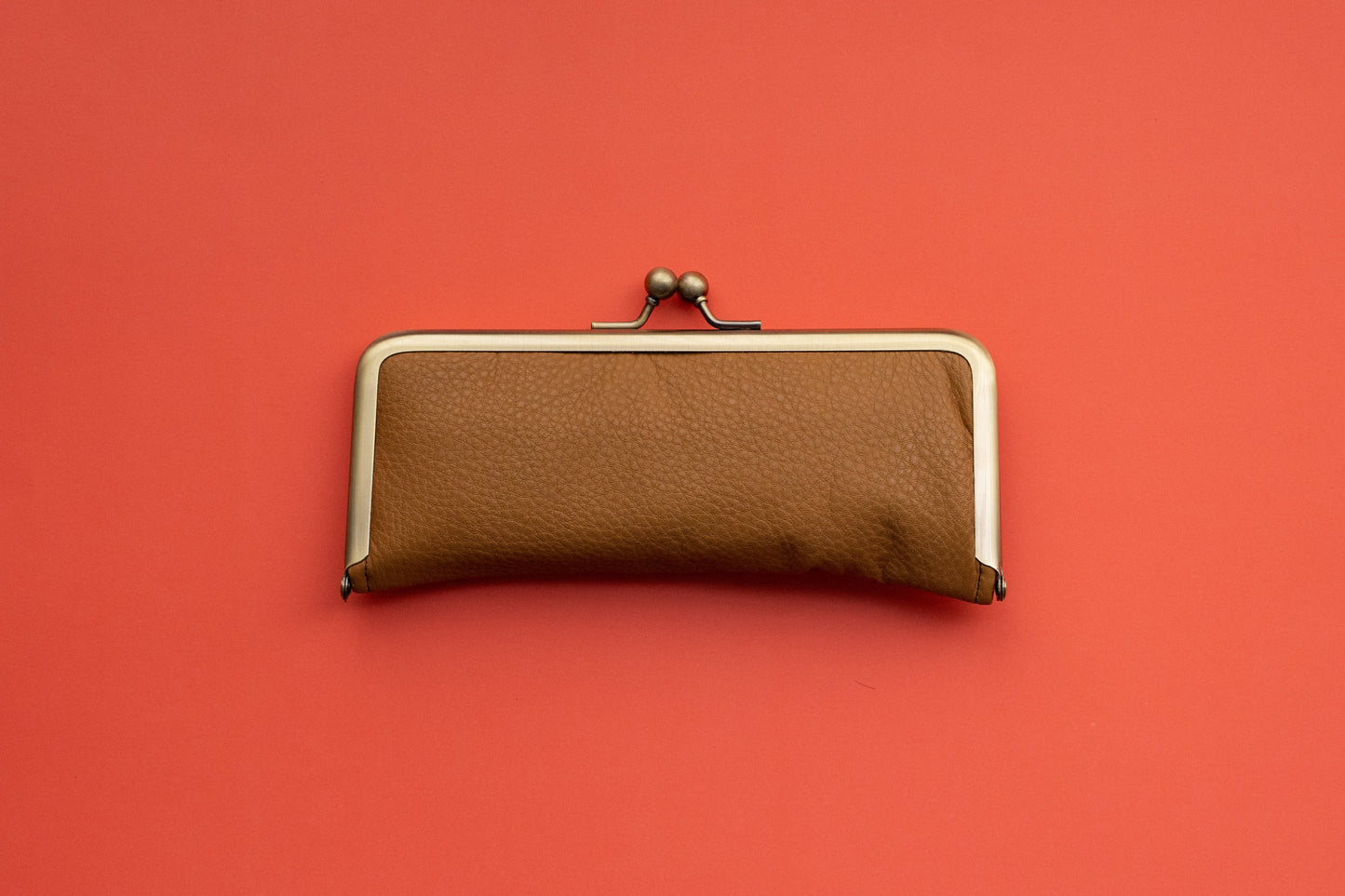 Soft to the touch. RUNO & DUNN clasp pen case