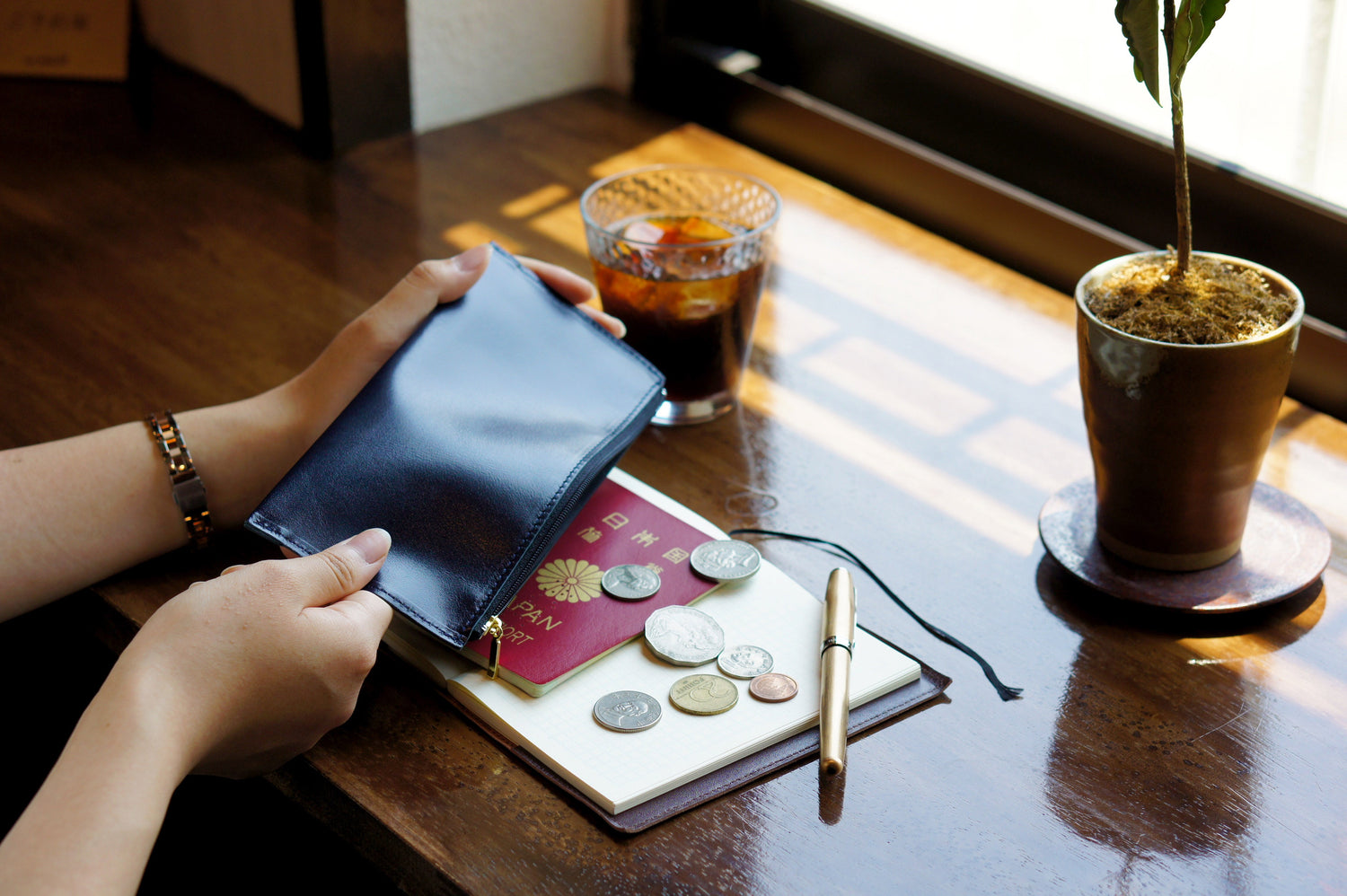 トラベル用品-TRAVEL ESSENTIALS