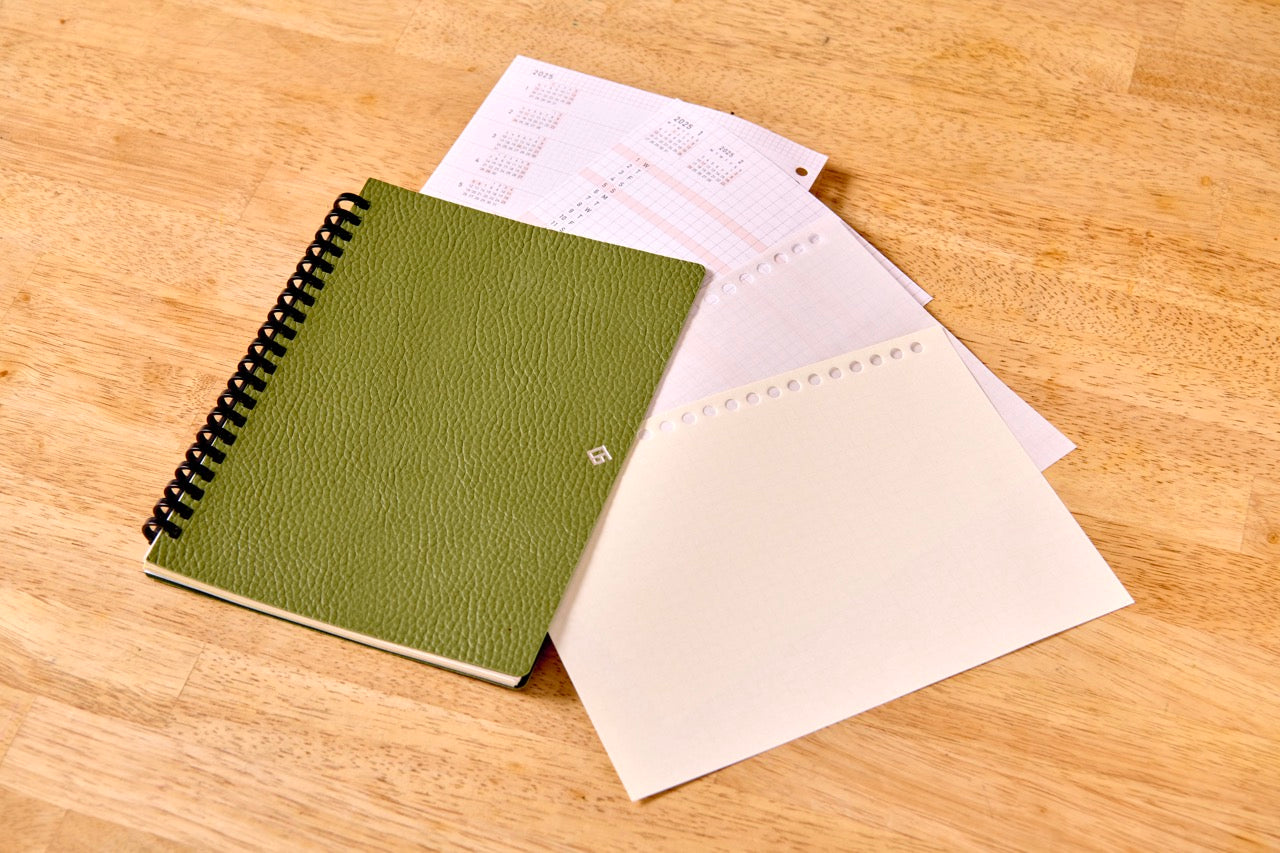 レザー表紙のルーズリーフノート　GRID LIFE PLANNER