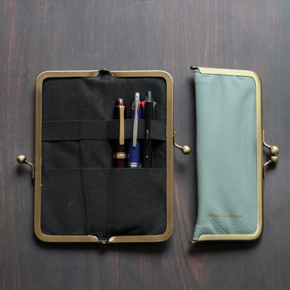 Soft to the touch. RUNO &amp; DUNN clasp pen case