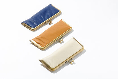 Soft to the touch. RUNO &amp; DUNN clasp pen case
