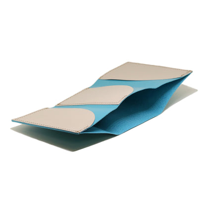 シンプルで使いやすい、三つ折りで極小サイズの財布。dünn 3wings wallet