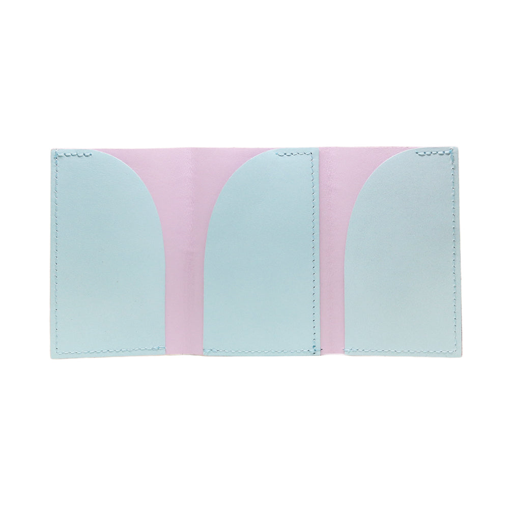 シンプルで使いやすい、三つ折りで極小サイズの財布。dünn 3wings wallet