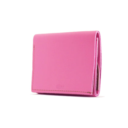 シンプルで使いやすい、三つ折りで極小サイズの財布。dünn 3wings wallet