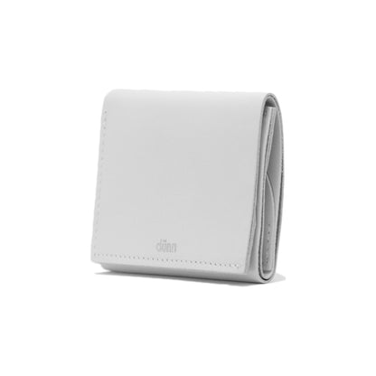 シンプルで使いやすい、三つ折りで極小サイズの財布。dünn 3wings wallet