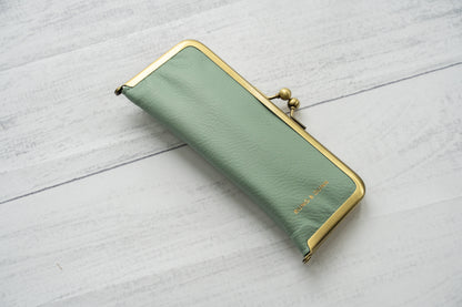 Soft to the touch. RUNO &amp; DUNN clasp pen case
