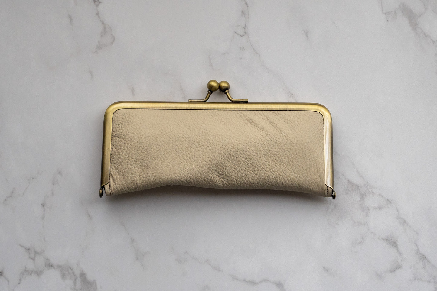 Soft to the touch. RUNO &amp; DUNN clasp pen case
