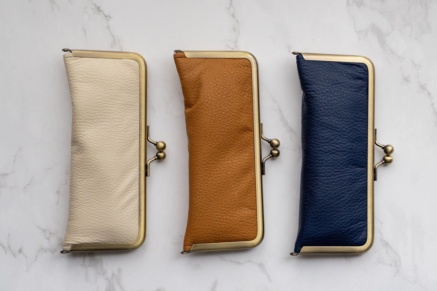 Soft to the touch. RUNO &amp; DUNN clasp pen case