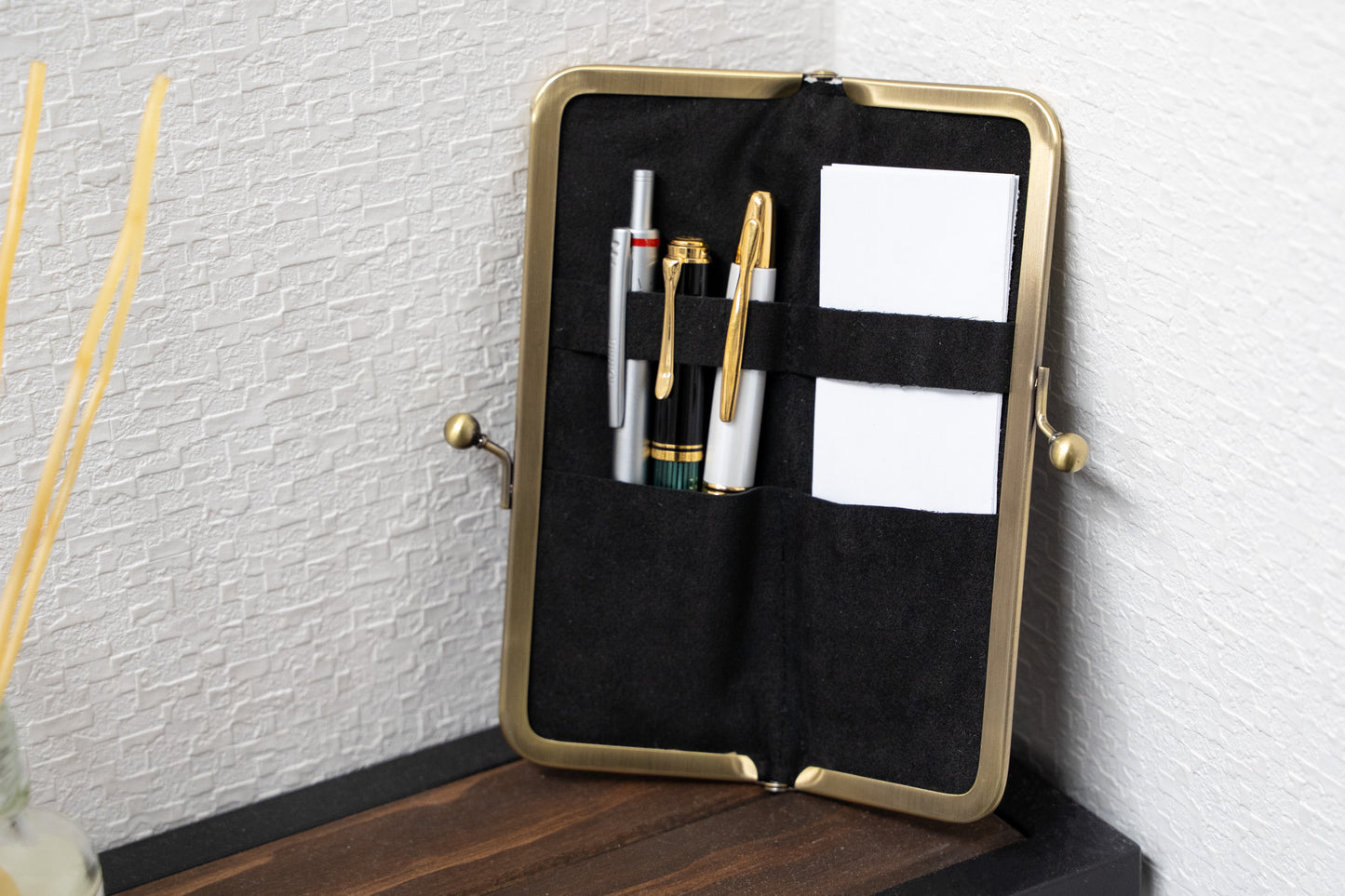Soft to the touch. RUNO &amp; DUNN clasp pen case