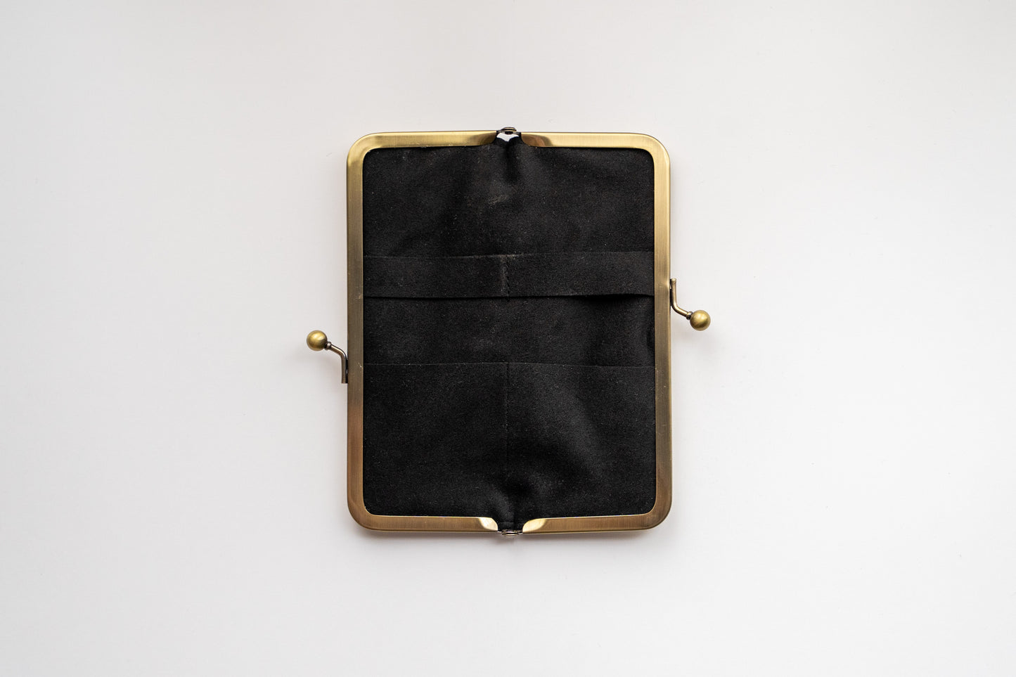 Soft to the touch. RUNO &amp; DUNN clasp pen case
