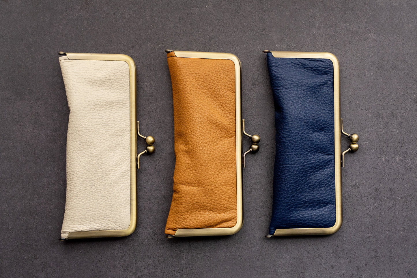 Soft to the touch. RUNO &amp; DUNN clasp pen case