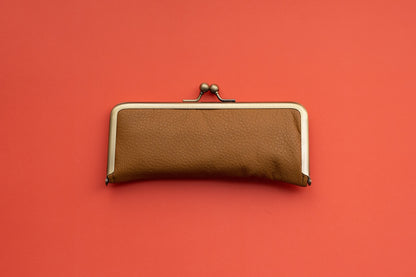 Soft to the touch. RUNO &amp; DUNN clasp pen case