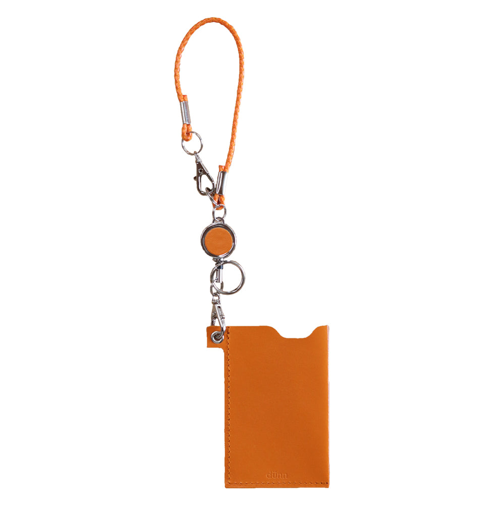 Simple and lightweight, the dünn solo passcase &amp; strap set is an easy-to-use pass case.