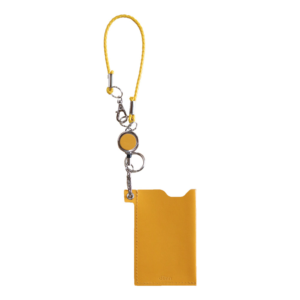 Simple and lightweight, the dünn solo passcase &amp; strap set is an easy-to-use pass case.