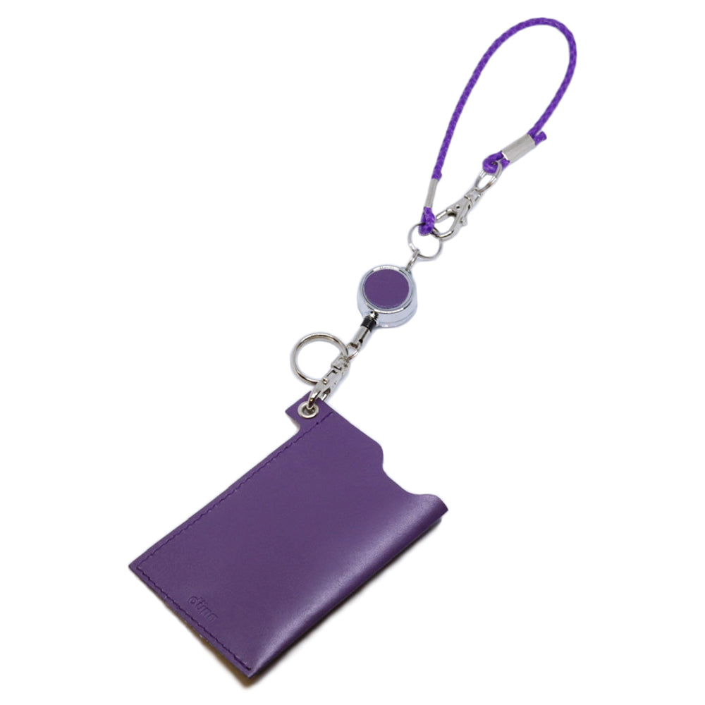 Simple and lightweight, the dünn solo passcase &amp; strap set is an easy-to-use pass case.